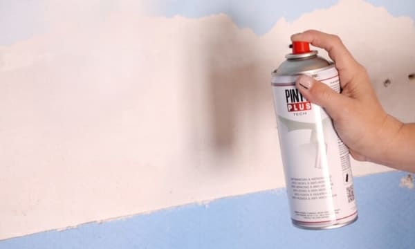 Anti-damp spray paint removes moisture stains