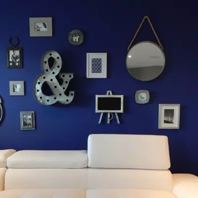 Decorating the wall with photos 2022: 26 trending styles