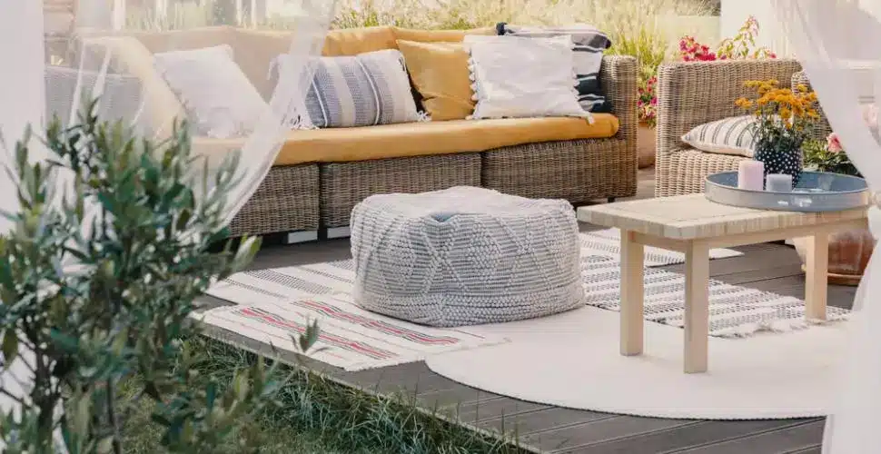 8 inexpensive ideas to protect yourself from the rain on the terrace